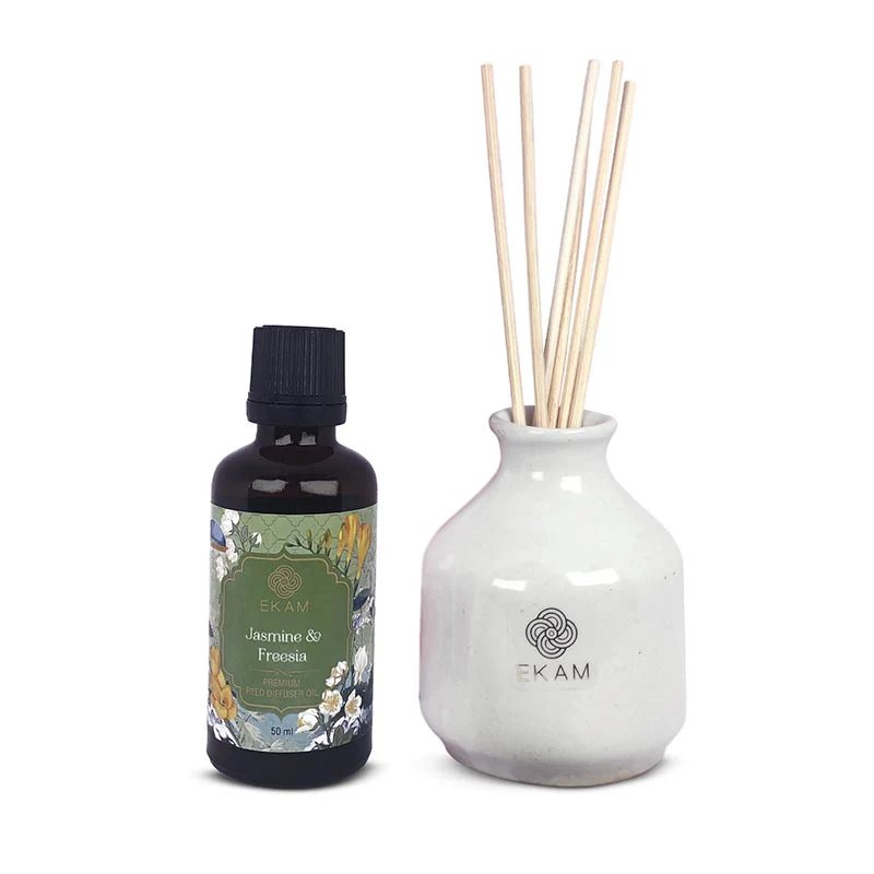 Jasmine & Freesia Reed Diffuser Gift Set - Image 3